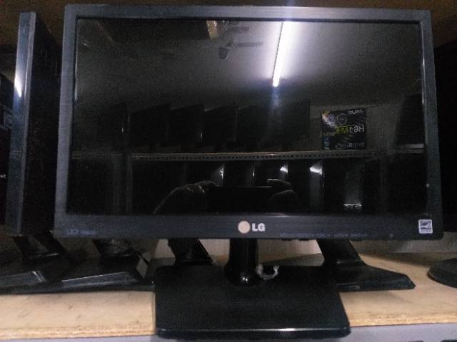 Monitor LED LG 16 inci 16M35AA Widescreen