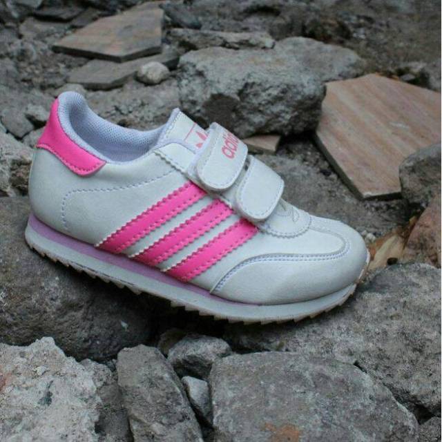 Diskon Sepatu Adidas Anak hitam putih/kids/wafel white