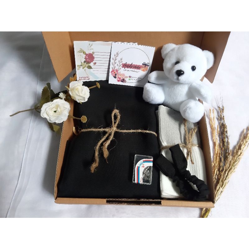 

Gift Box Ulang Tahun (Boneka Bear dan Hijab)