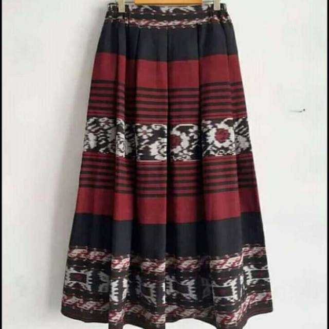 Rok tenun motif mawar black red premium A1