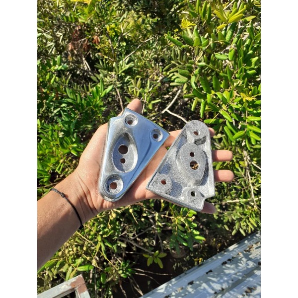 Kupingan Tiger lama/Pangkon Lampu Depan Tiger lama