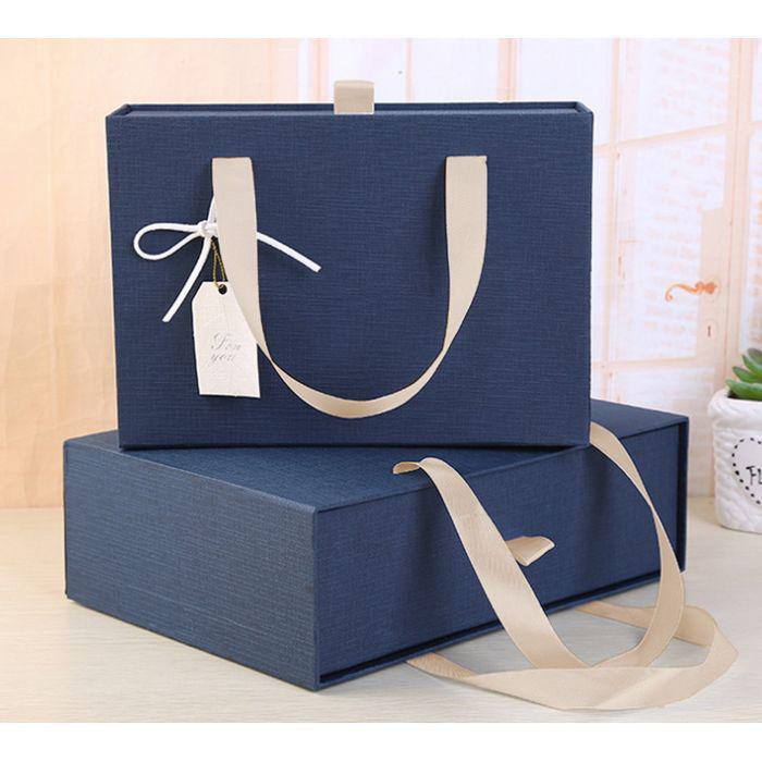 

PROMO - gift box HAMPERS KOTAK KADO HADIAH NATAL / Box Dengan Pita - Random