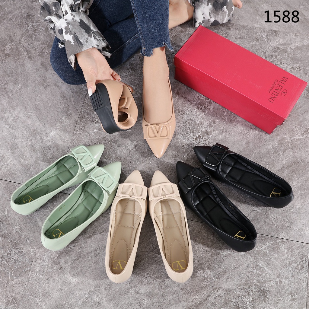 V VLOGO Buckle Shoes #1588