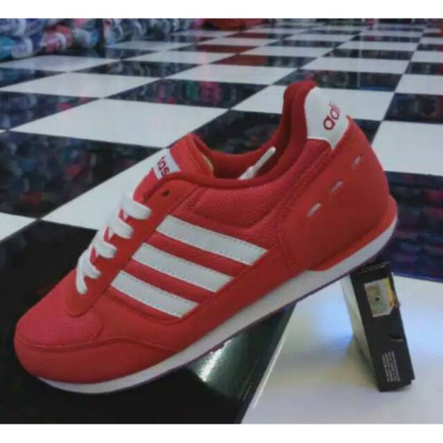 Sepatu adidas merah-putih