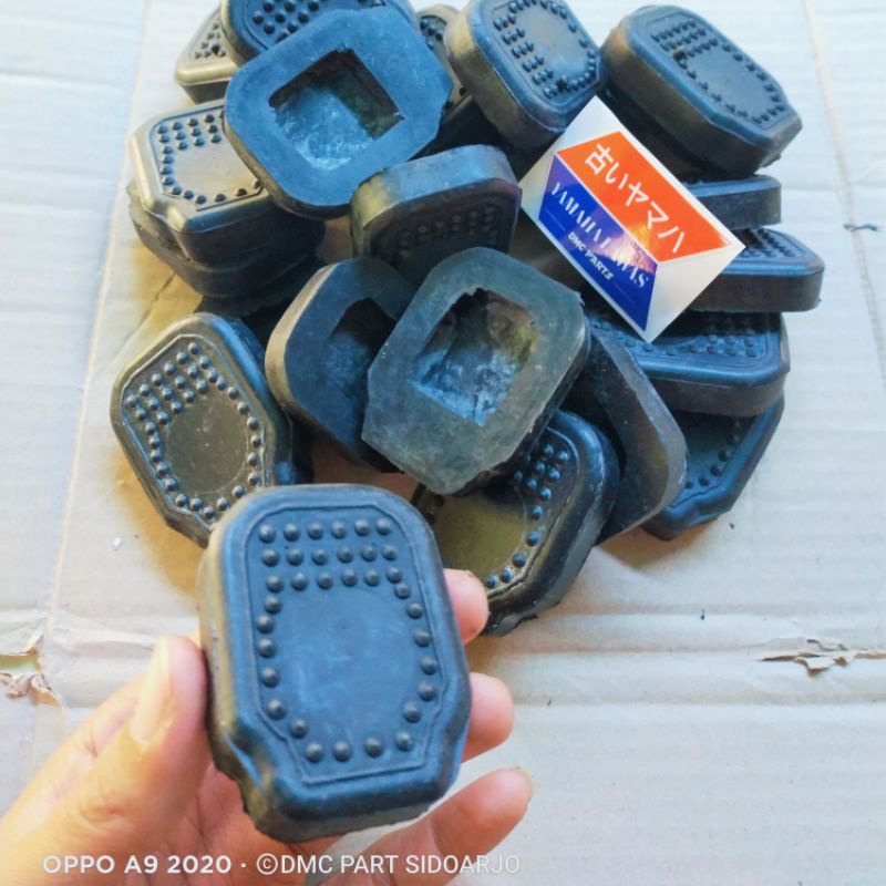 REAR BRAKE COVER RUBBER / Karet Penutup Tuas Pedal Rem Belakang Yamaha V50 V70 V75 V80 V100 Alfa Sig