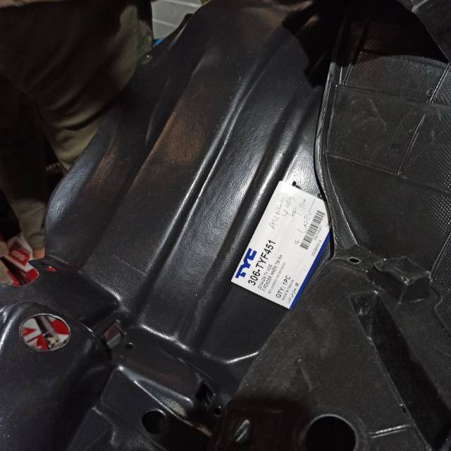 Liner Fender Inner Plastik Penahan Lumpur Roda Depan Totota Allnew Yaris