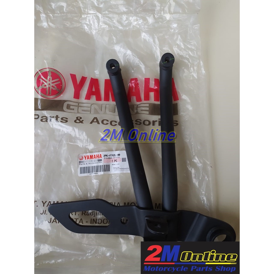 2PK-F742L-00 Dudukan Footstep R15 V2 Belakang Kanan Ori YGP