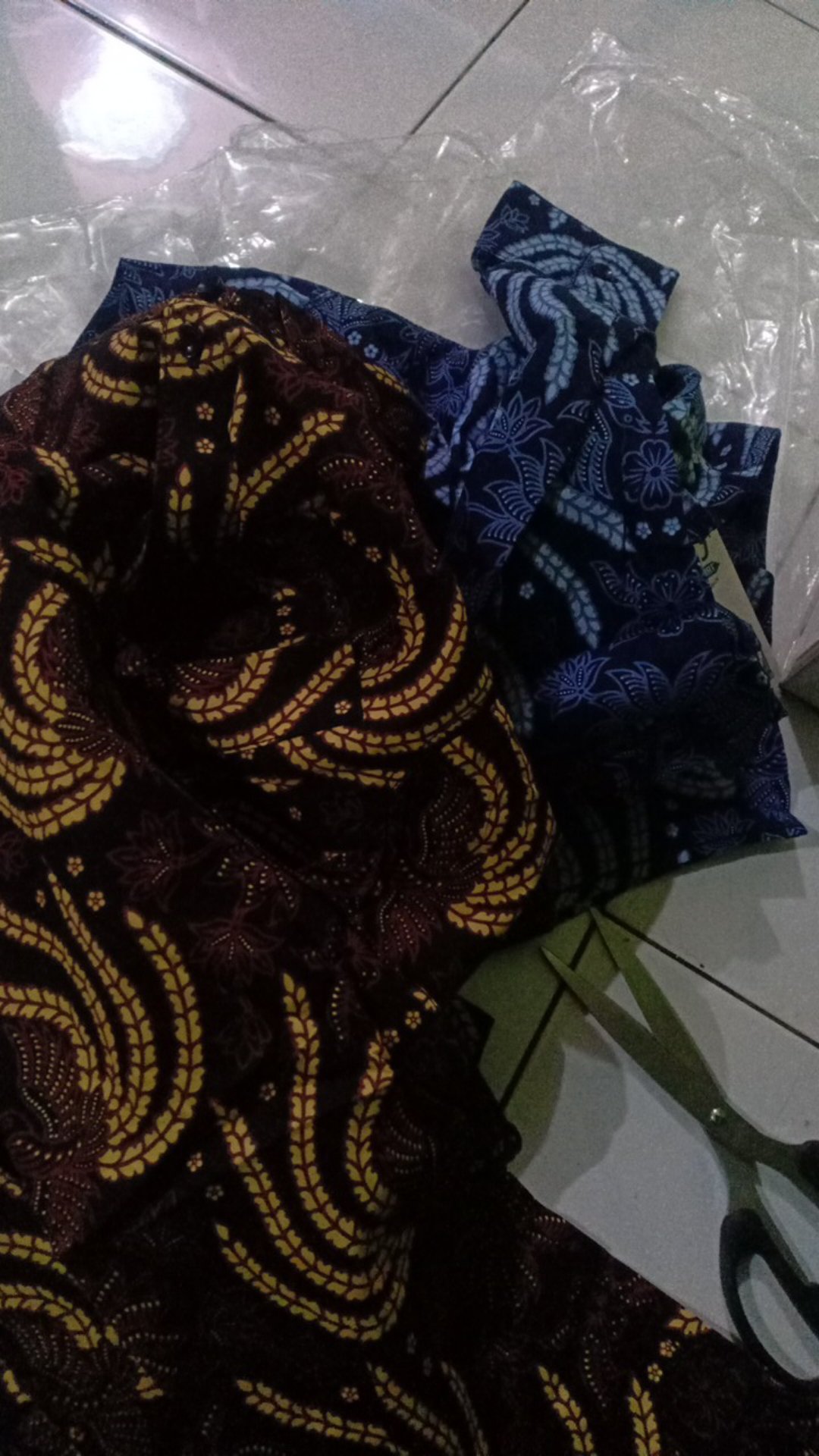 Hisroom - Kemeja Batik Pria Modern Lengan Panjang Slimfit Katun Atasan Batik Pria Kasual 219 220