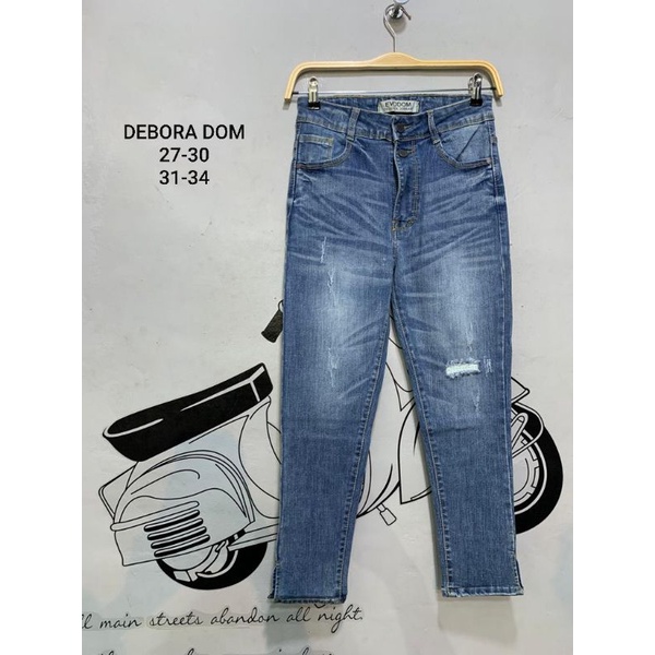 Debora dom// Natalie sobek // Laura snow // Hendy Jeans
