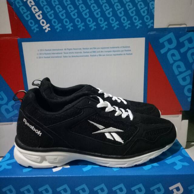 SEPATU OLAHRAGA REEBOK HITAM/PUTIH WOMEN