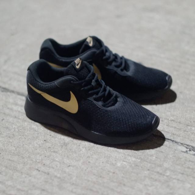 Jual NIKE TANJUN BLACK / LIST GOLD BNWB 