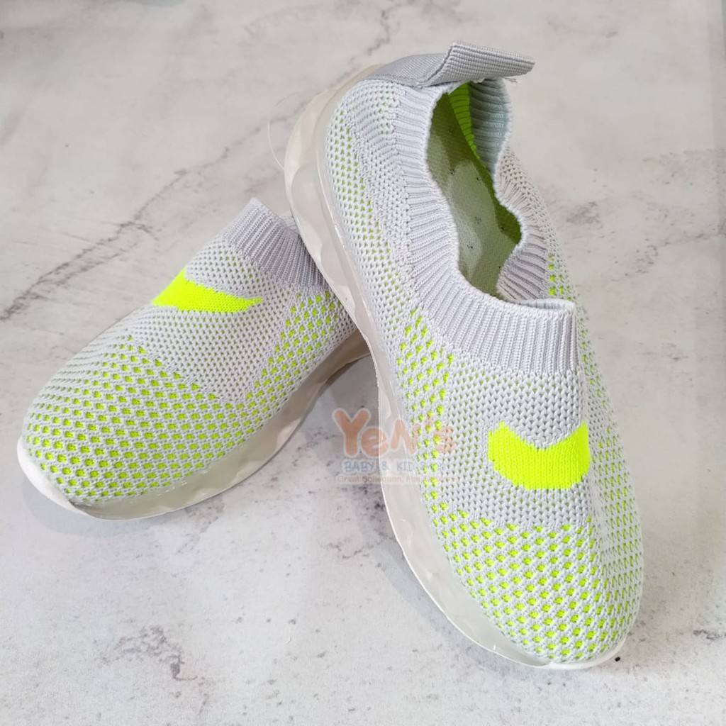 Sepatu Sneakers Anak LED