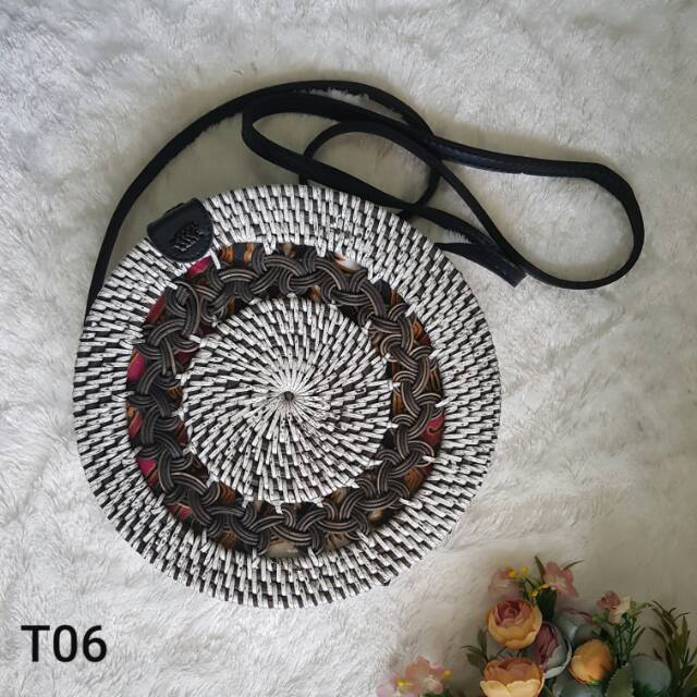 Tas Rotan Bali Hitam Putih Motif Zebra T6