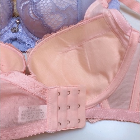 Bra (K-B31) Pakaian dalam wanita dengan pilihan warna menarik berkawat dan busa push up