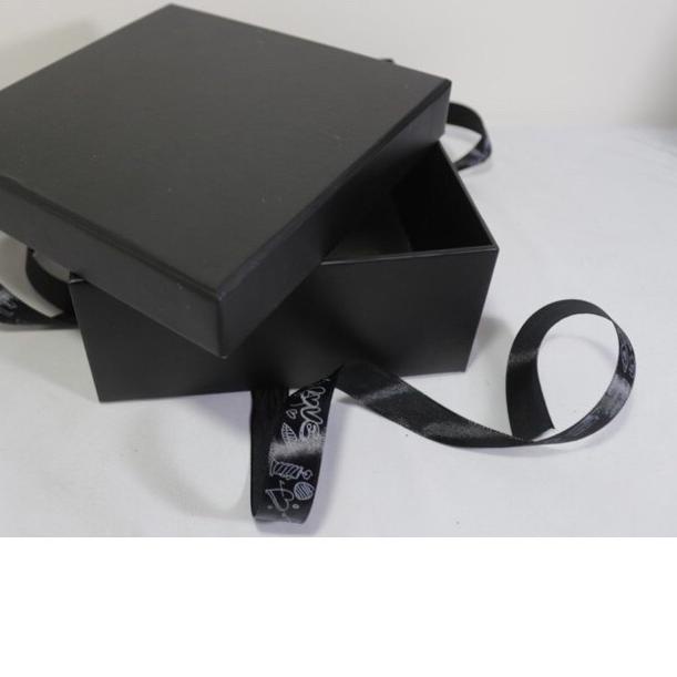 

☀ hardbox full black dengan pita black model party cocok untuk hampers, kado, gift ◘