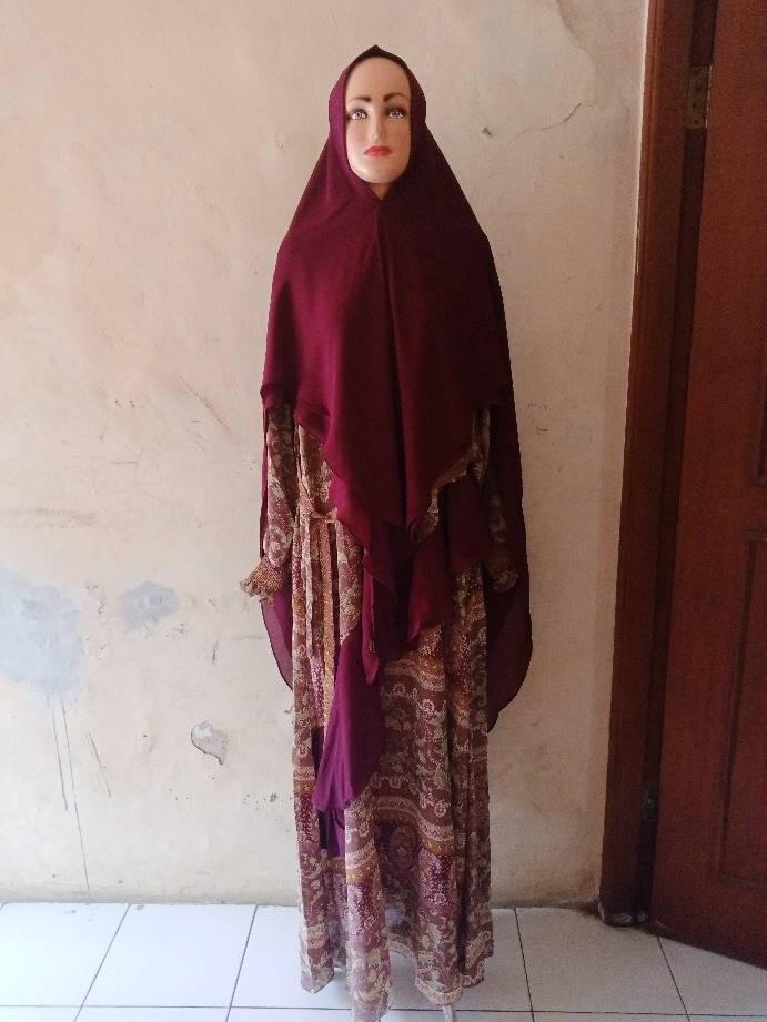 Manekin Gamis Torso Cewek Dan Kaki Besi Via Jne Trucking