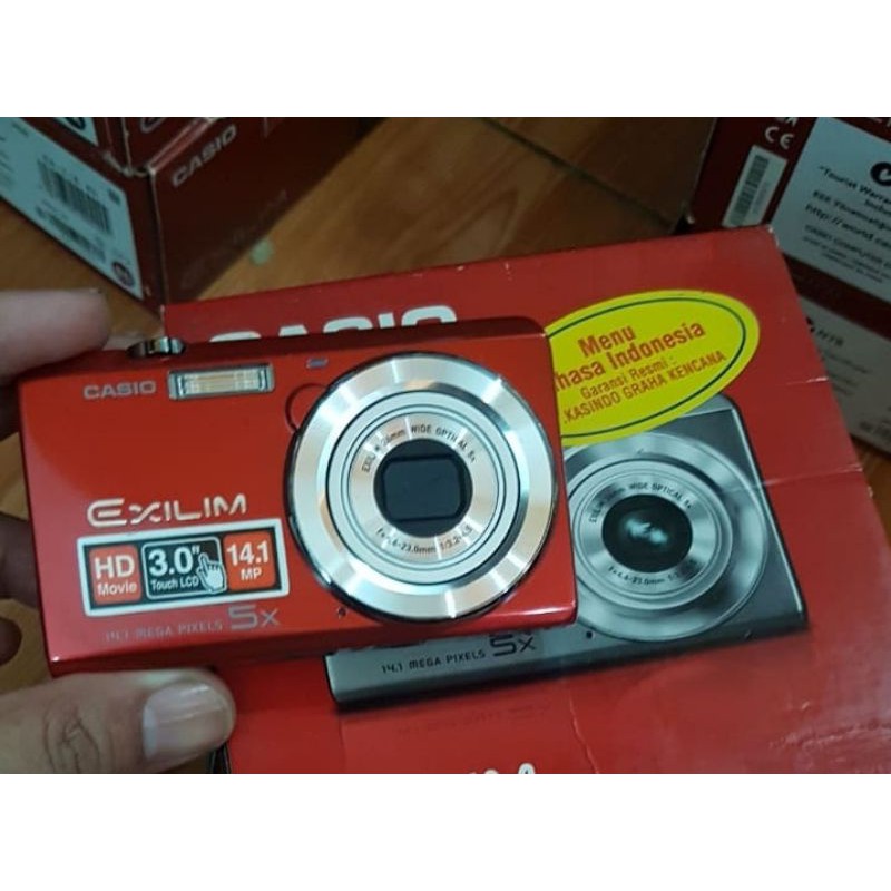 Kamera Casio Exilim layar sentuh 14mp Limited