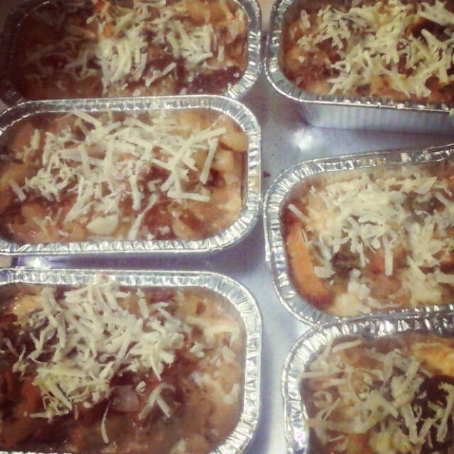 

Makaroni sekutel 10rb.takoyaki 10rb.salad buah 20rb.ayo order