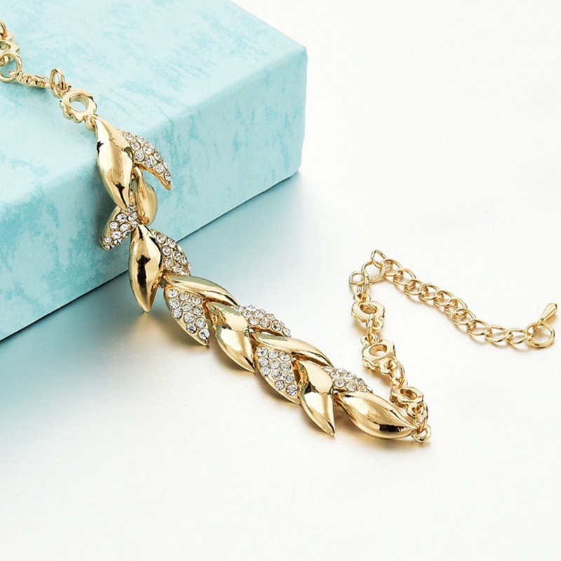 Gelang Bangle Emas 8K Desain Kepang Hias Kristal Gaya Mewah untuk Wanita