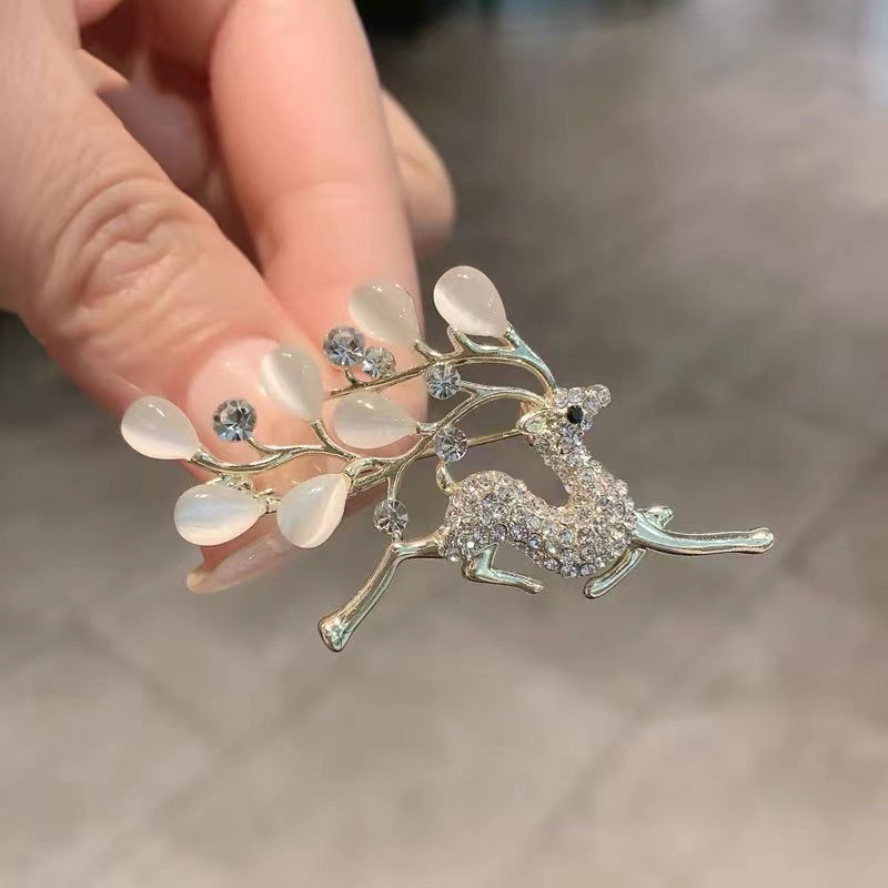 Bros Pin Bentuk Rusa Aksen Berlian Imitasi Untuk Wanita