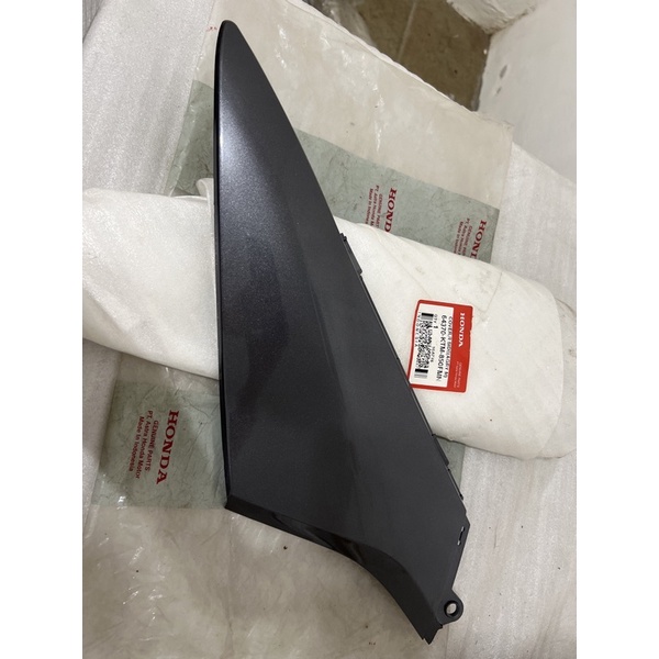 Coverside sambungan Body belakang kanan HONDA Supra X 125 Old lama hitam metalic ORIGINAL 64370-KTM-