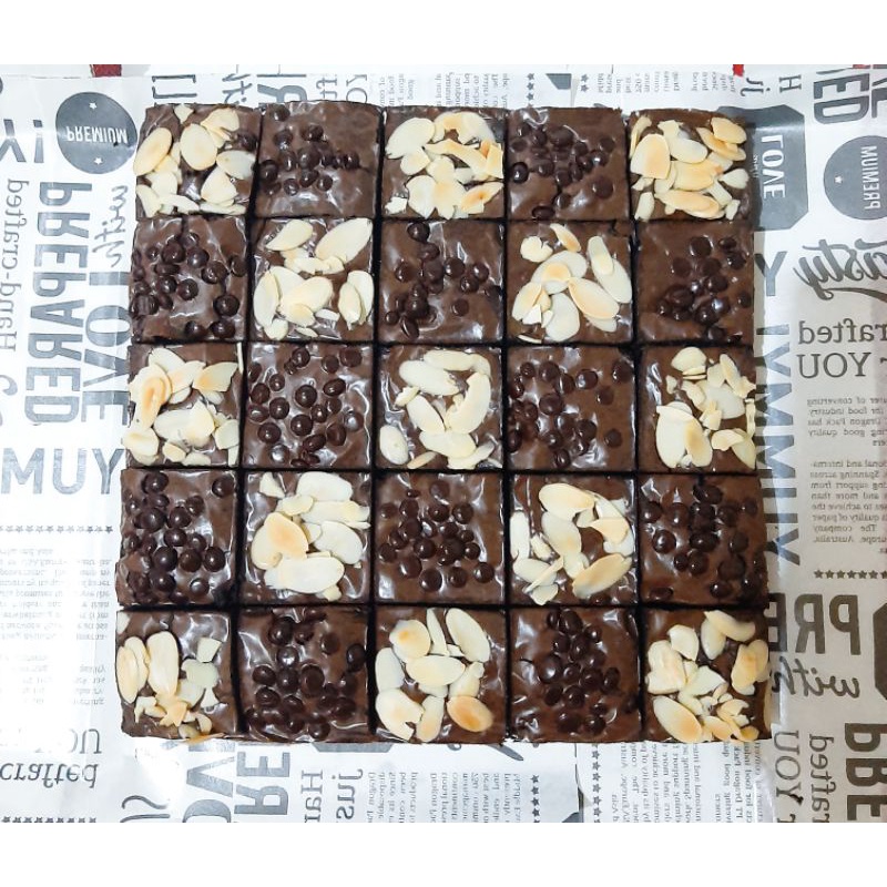 

Fudgy Brownies Large 20x20cm