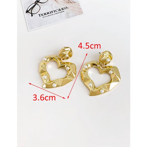 LRC Anting Tusuk Fashion Golden Alloy Concave Pearl Earrings K01472