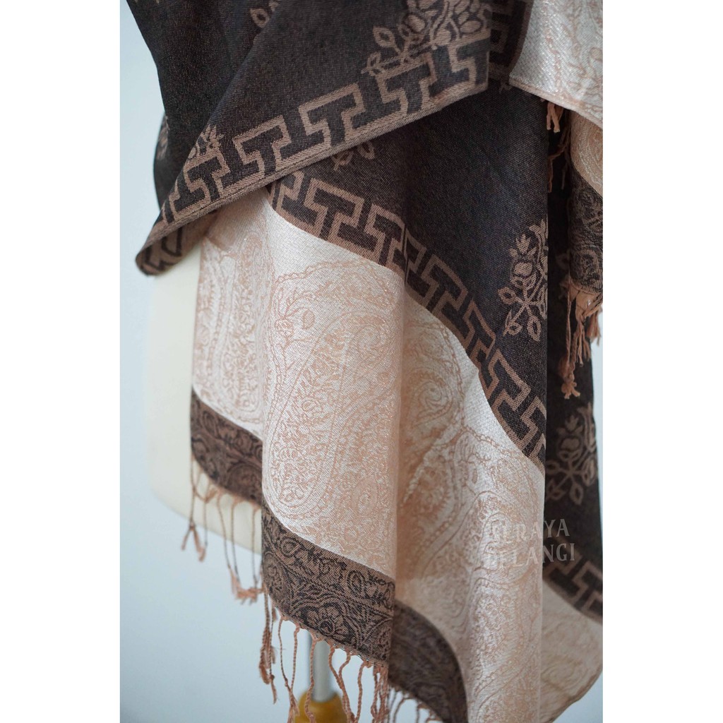Pashmina Cashmere Metalik 04 Motif Keong/Bunga | Selendang | Scarf | Syal | Shawl | Pasmina Kashmir | Souvenir | Hadiah Ulang Tahun | Birthday Gift | Aksesoris Fashion Wanita | Premium Import Quality | Luxury Scarf | Grosir Murah