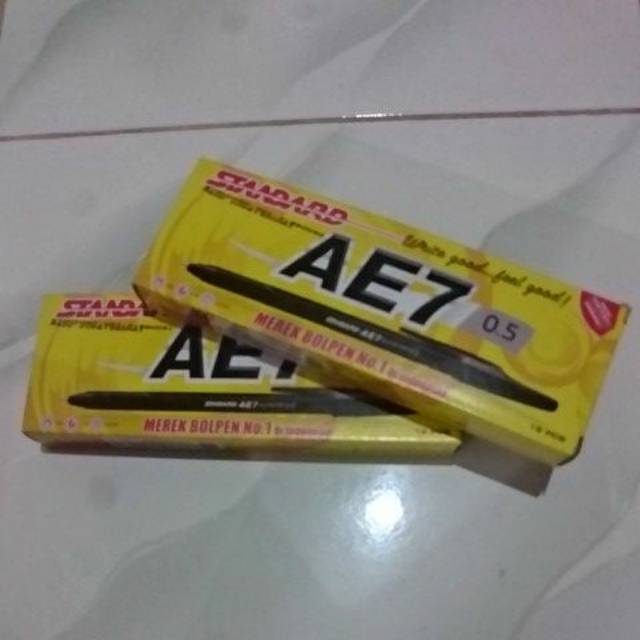 

Pena Standard AE7 Hitam