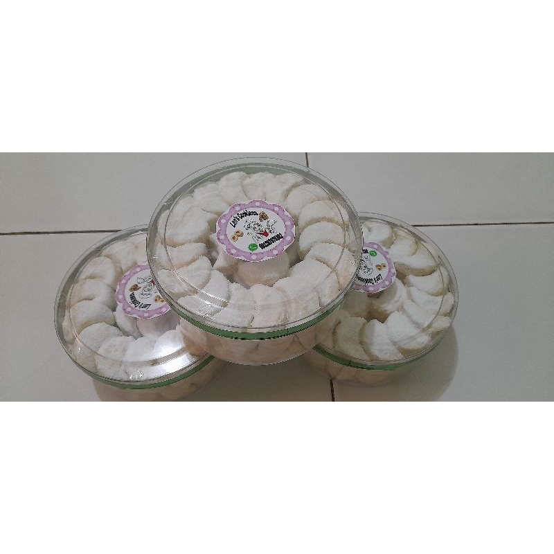 

kue putri salju 500 gram,enak,lembut,gurig,lumer di lumut