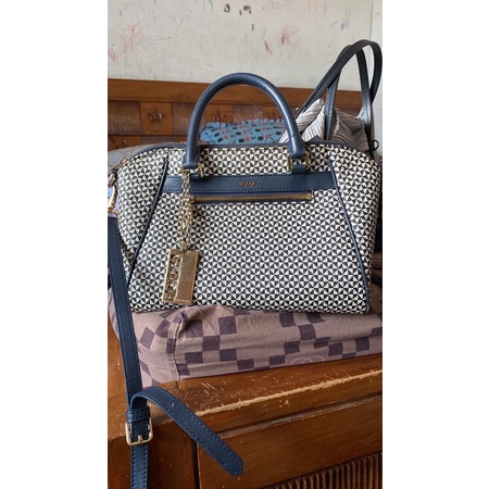 (Preloved) BONIA BAG motif catur 10000% Original