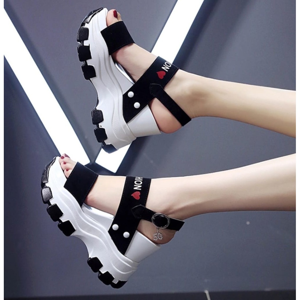 REIN SANDAL FLAT WANITA AP04