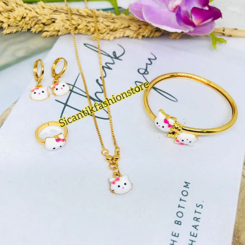 Perhiasan Set Anak Anak Hello Kitty Gold Terlaris Anti Karat Kalung Titanium Anak-anak Hello Kitty