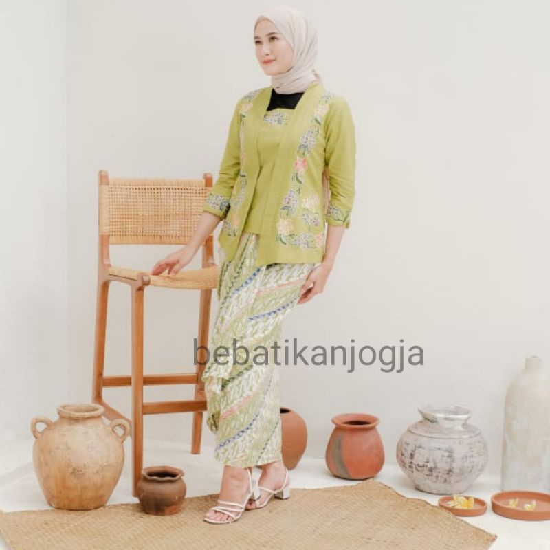 Bebatikan Jogja kebaya Setelan Wanita