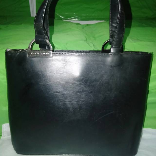 Reaady..Tas Hb outclas ful embos outclas Zipper,puring full embozzz kancing cetet esquire ready