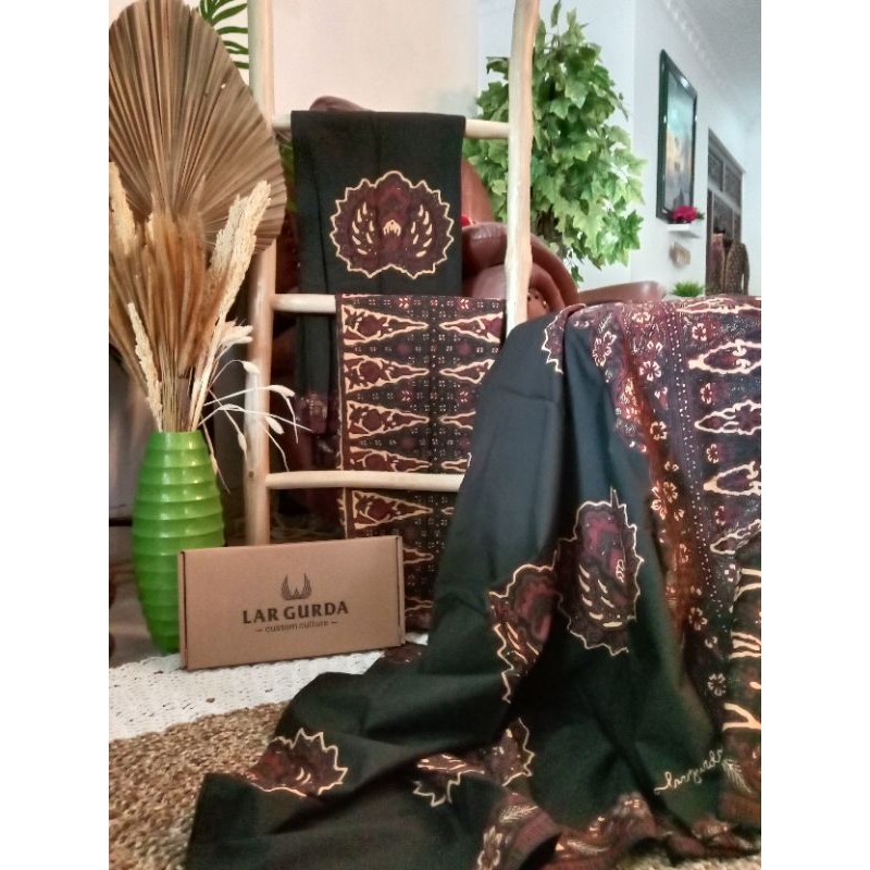 Sarung batik tradisional LAR GURDA