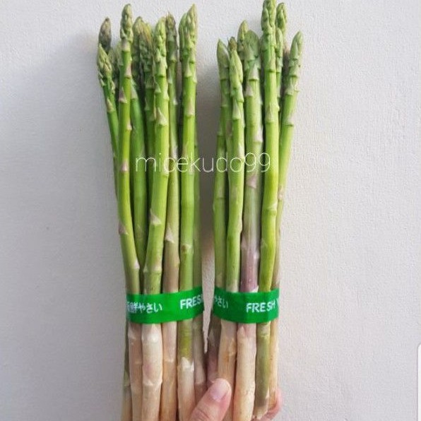 

ASPARAGUS FRESH ORGANIC 250 GRAM / ASPARAGUS SAYUR SEGAR MENTAH ORGANIK
