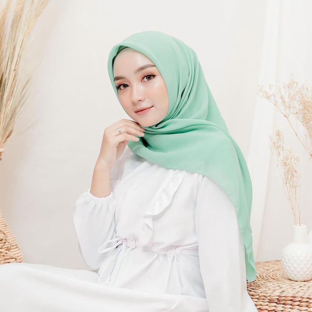 HIJAB BELLA SQUARE WARNA MINT BAHAN POLYCOTTON DOUBLE HYCOUNT 115CM X 115CM