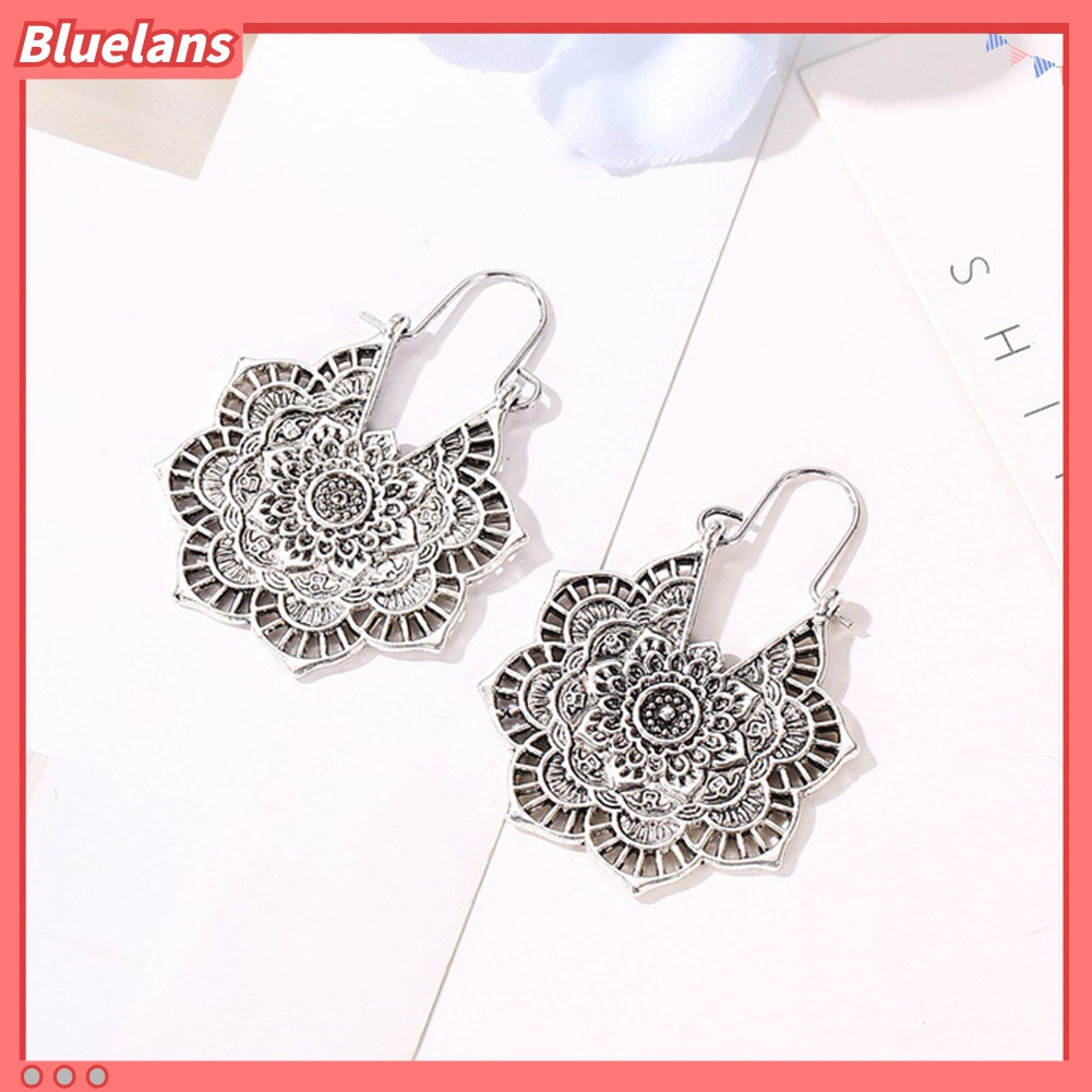 Anting Dangle Leverback Desain Ukiran Bunga Hollow Out Gaya Vintage Untuk Wanita