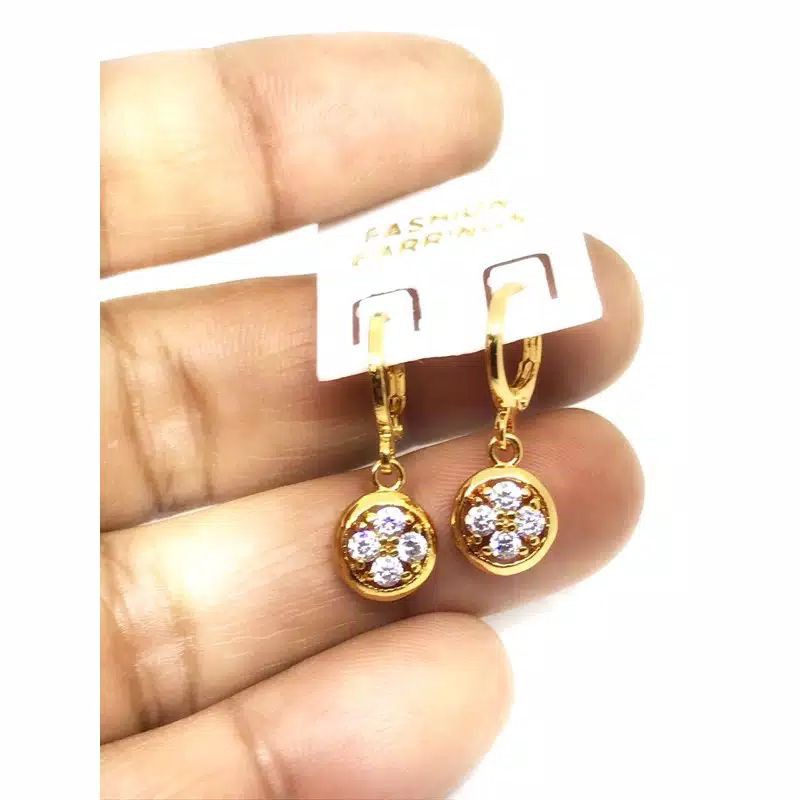 anting wanita //anting gantung //anting permata//anting jepit //perhiasan//anting