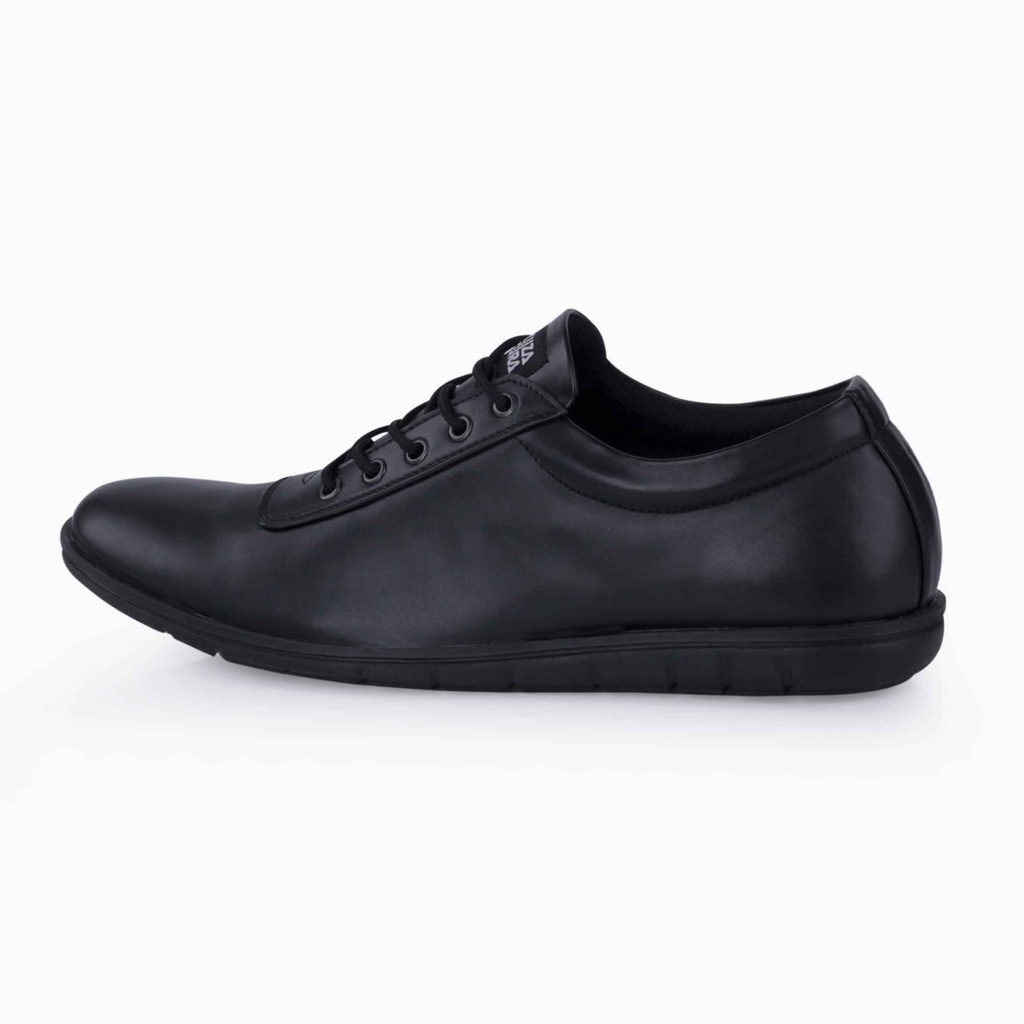 Sepatu Sneakers Formal Pria Hitam 174