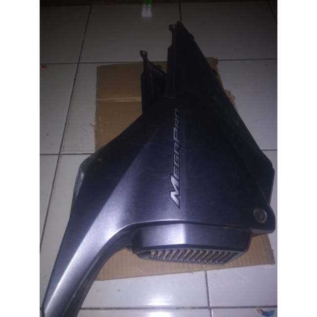Cover dop aki honda megapro new monoshock