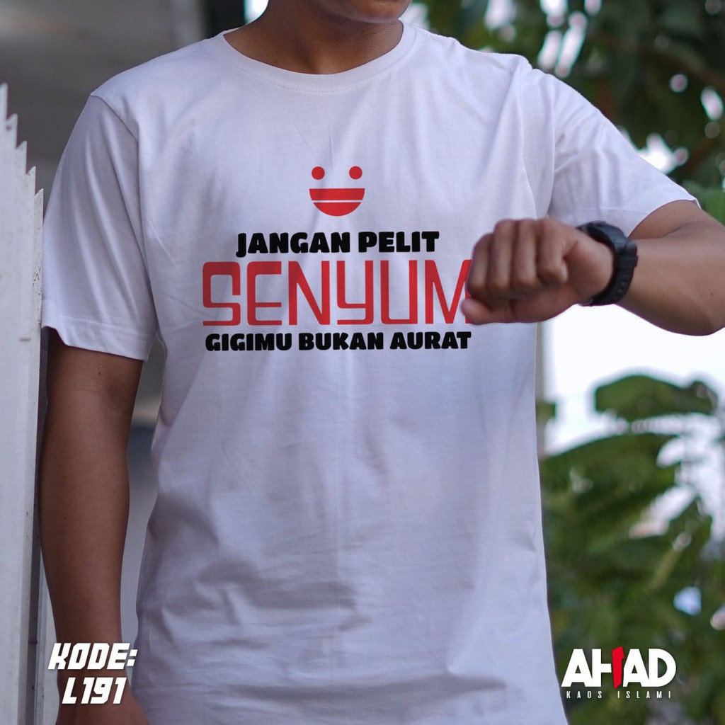 Kaos Islami Ahad - Jangan Pelit Senyum (L186)