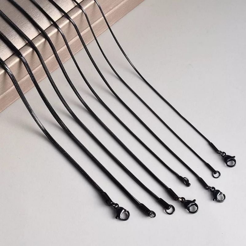 Kalung Titanium Stainless Steel Harga grosir isi 12 pcs Warna Hitam