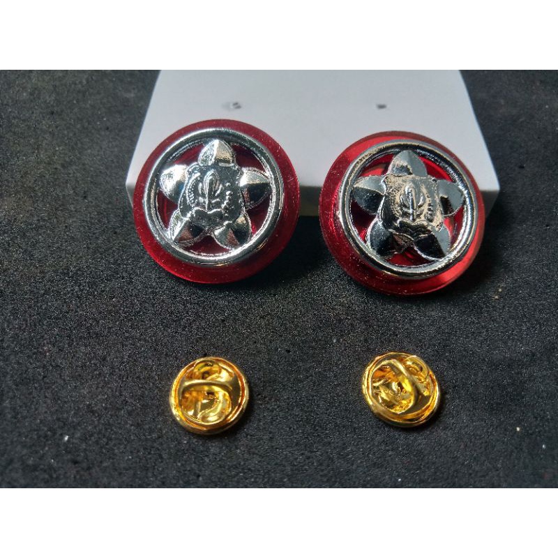 pin monogram silver satpam akrilik