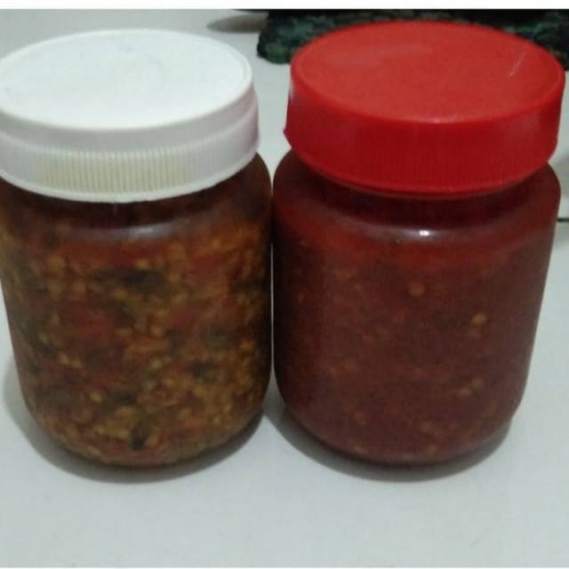 

Sambal bawang dan sambal terasi