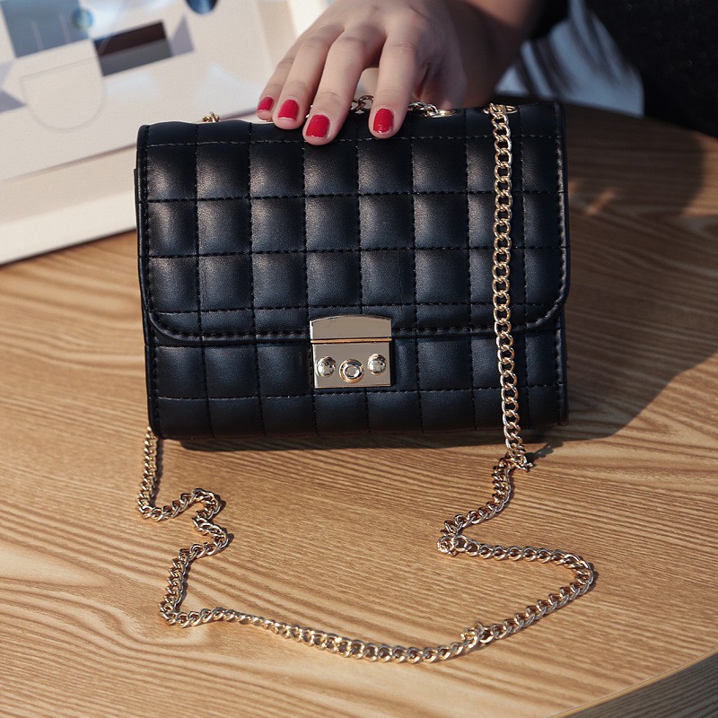 TAS PUNGGUNG WANITA CANTIK BERKILAU 0/ Fashion Wanita: Tas Handbag dengan Tali Rantai Kecil