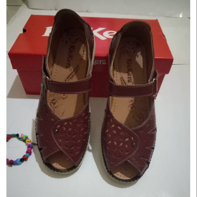 Sepatu sandal kickers wanita