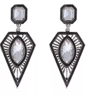 Anting Korea Putih Berlian Model Berongga
