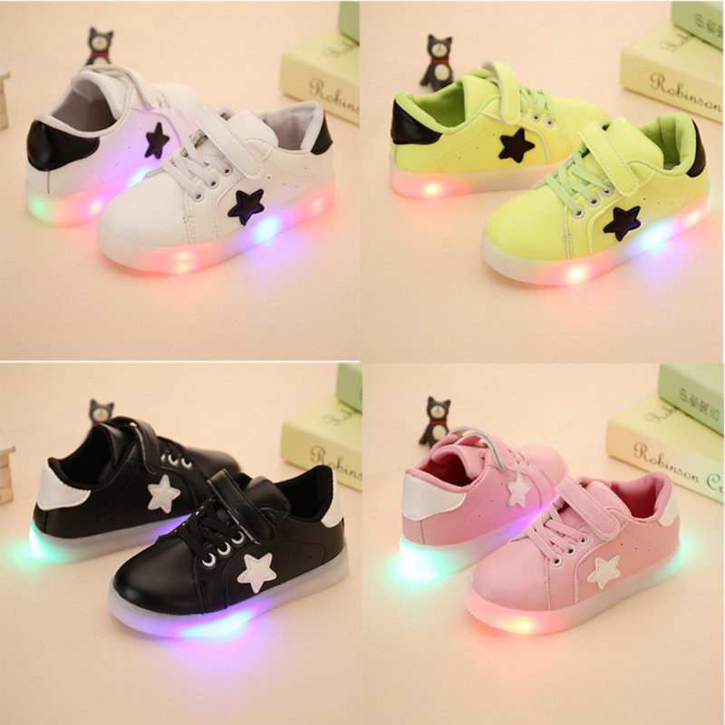 Sepatu Casual dengan Bahan Kulit PU dan Lampu LED Warna 